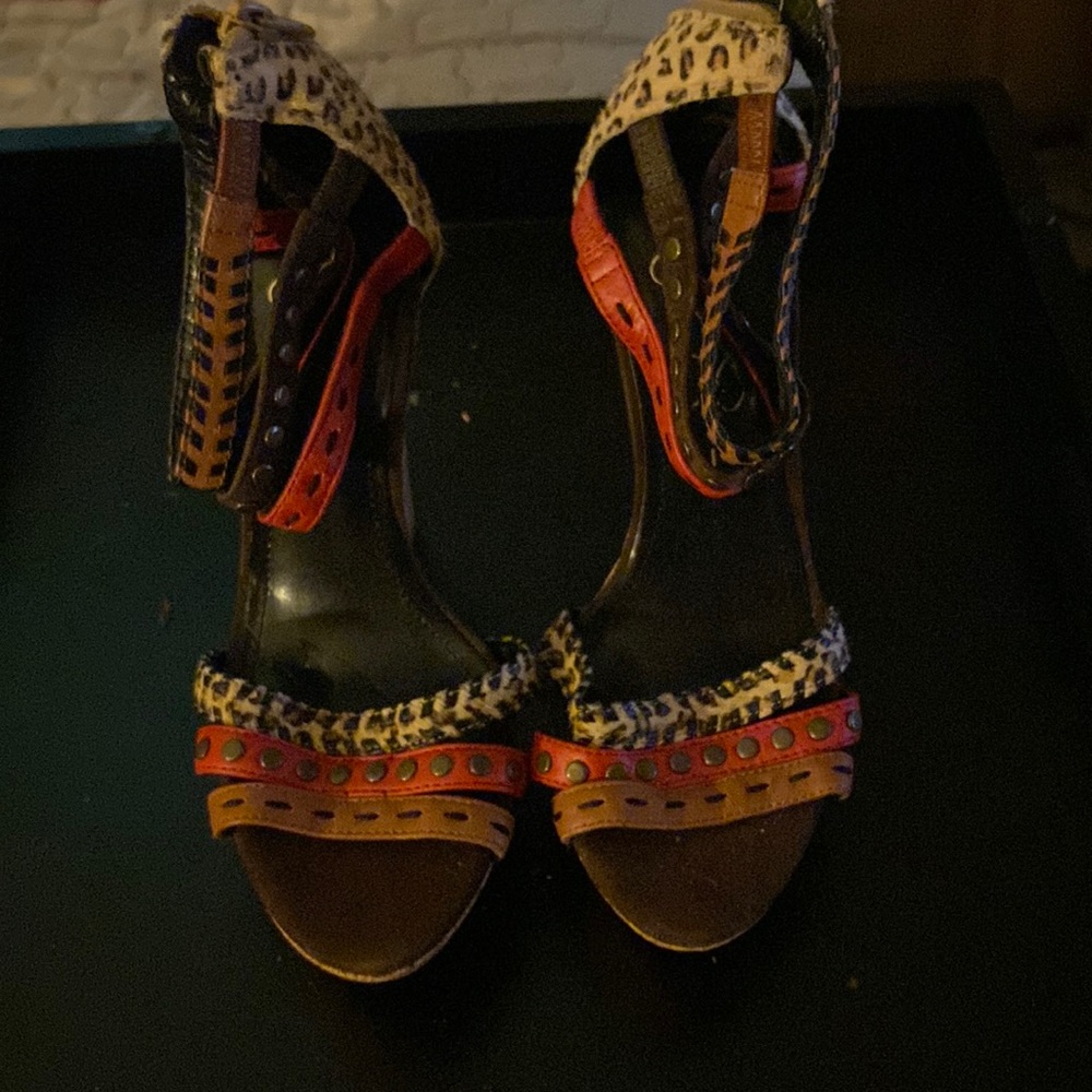 Jessica Simpson heels size 7 feel like real fur on shoe